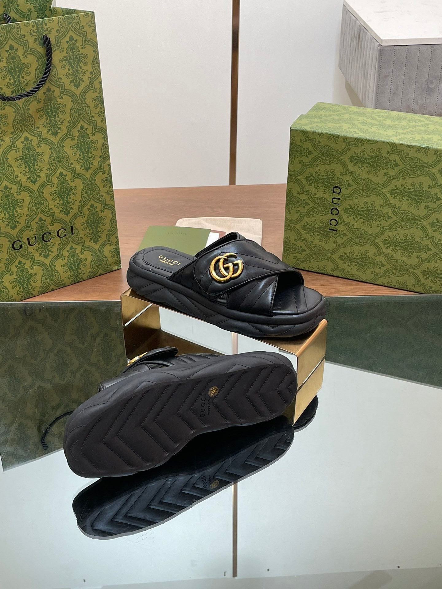 QUILTED PLATFORM SLIDE SANDALS – CLASSIC BLACK