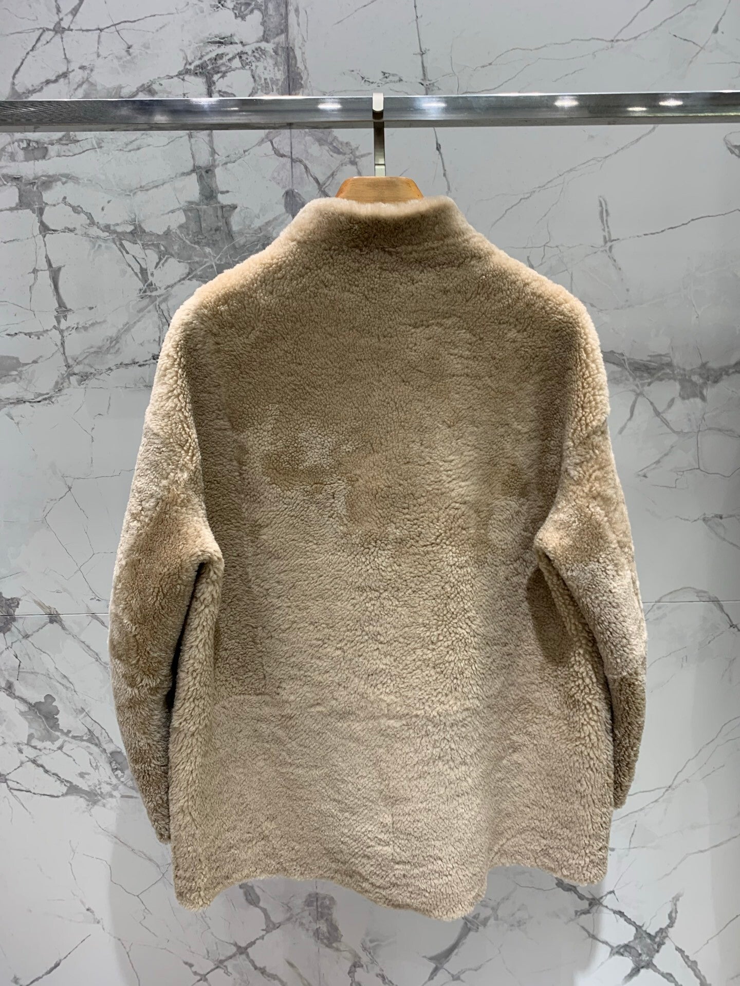 NATURAL SHEARLING JACKET IN BEIGE WITH STAND COLLAR