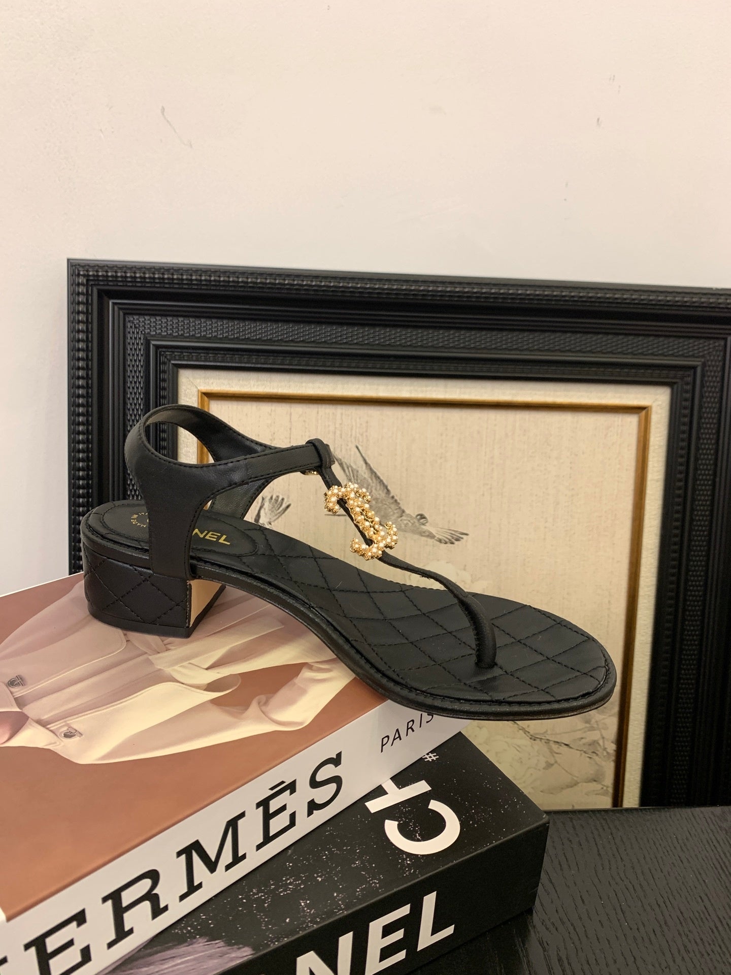 QUILTED PEARL THONG SANDALS – BLACK