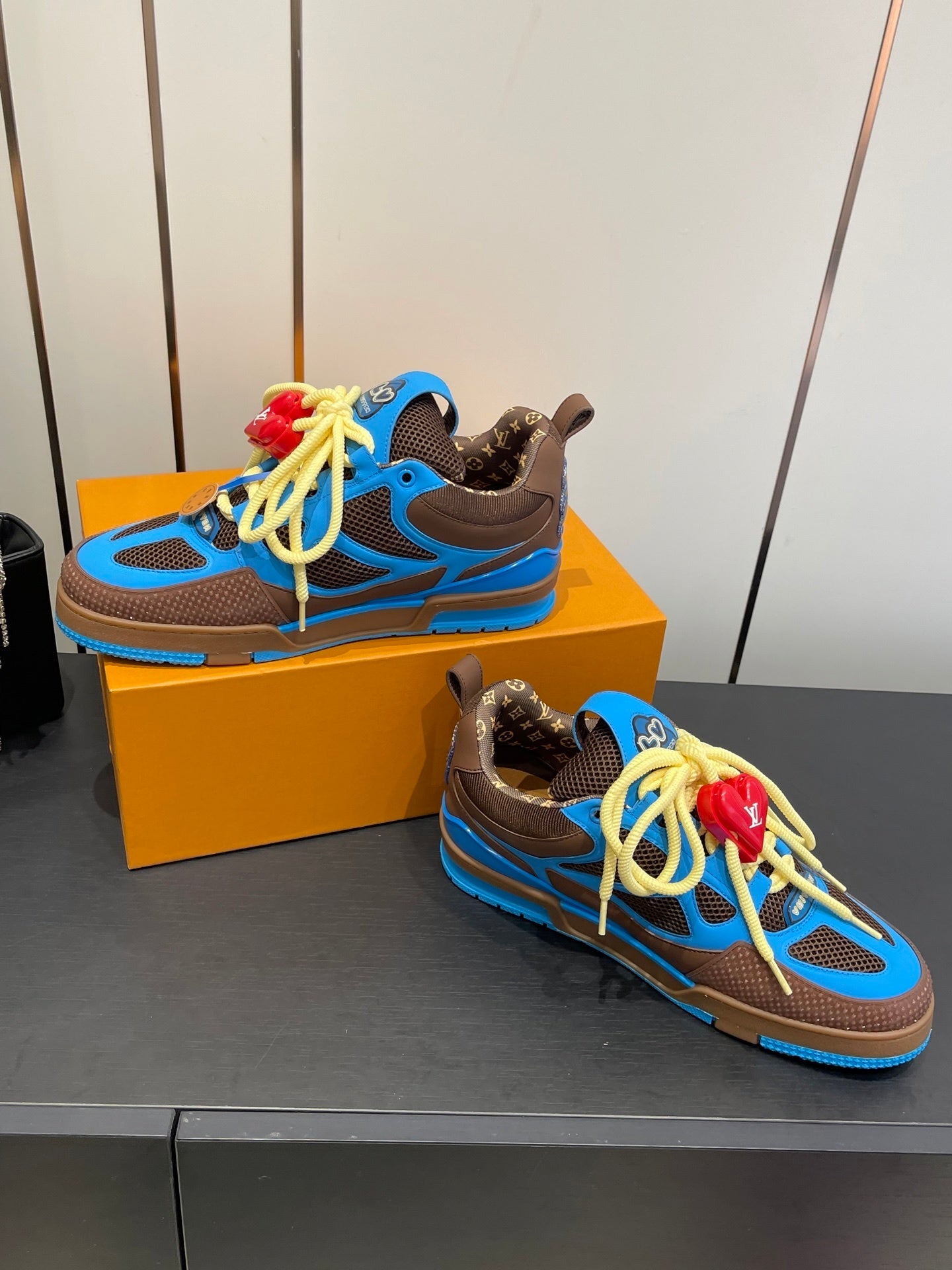 COLORBLOCK PERFORMANCE SNEAKERS WITH OVERSIZED LACES