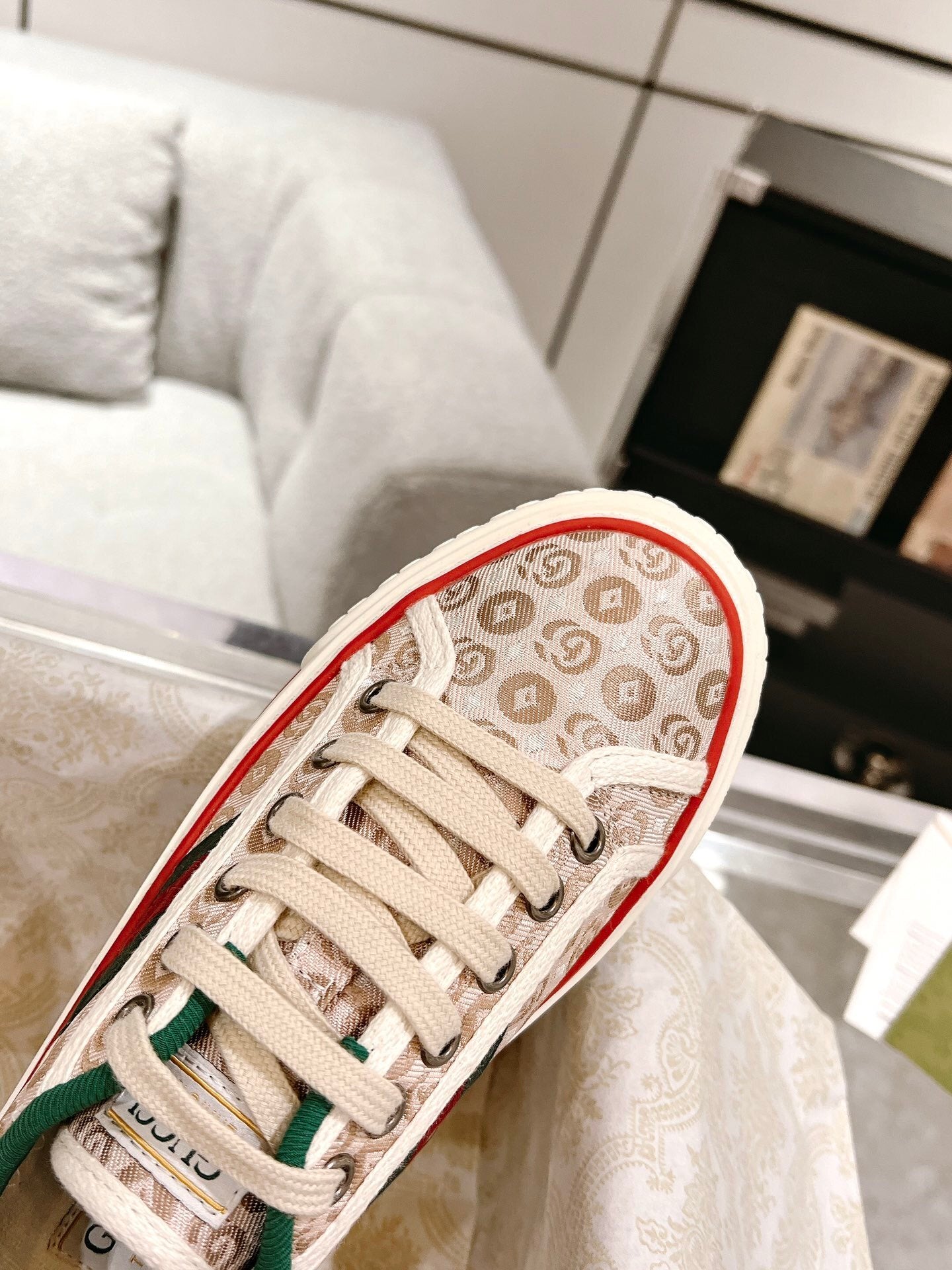 BEIGE GREEN LOW-TOP SNEAKERS