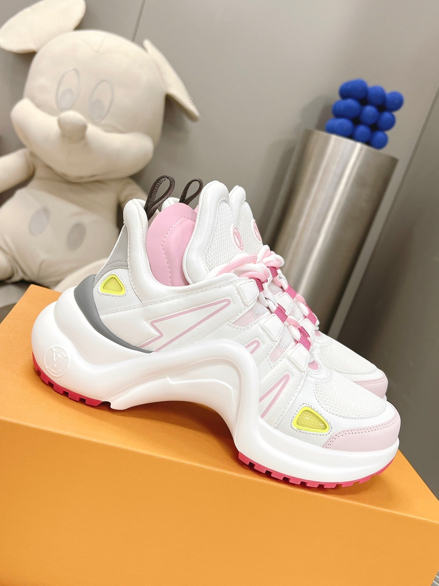 WHITE PINK SPORT SNEAKERS
