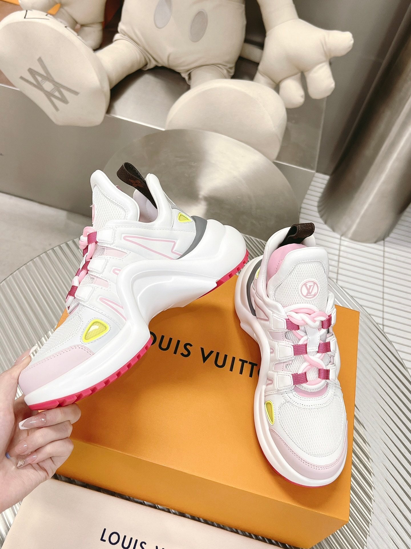 WHITE PINK SPORT SNEAKERS