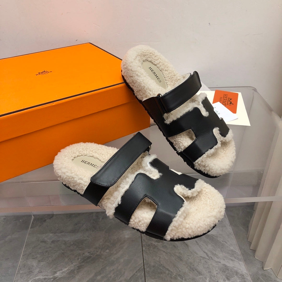 SHEARLING SLIDE SANDALS WITH BLACK LEATHER STRAPS
