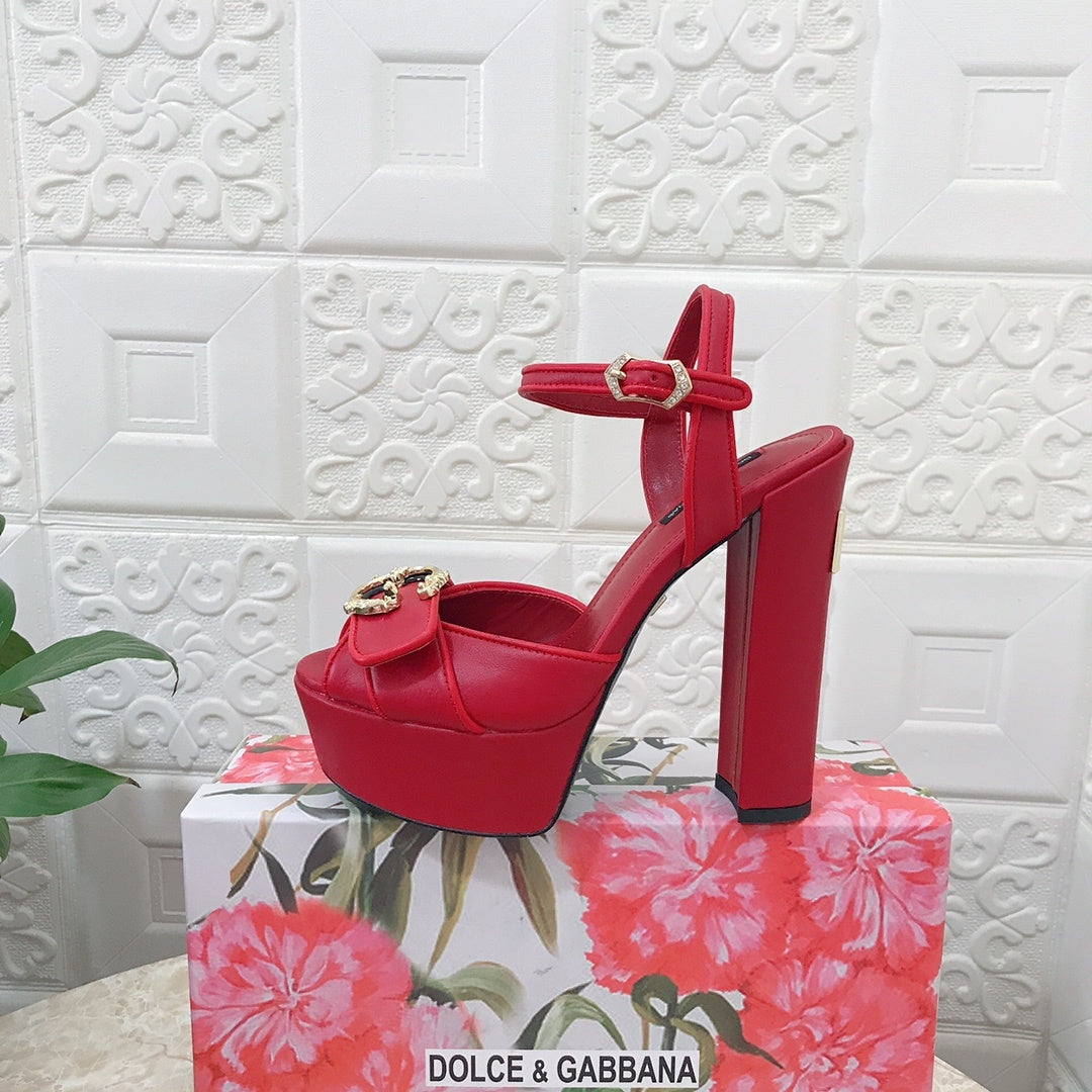 RED PLATFORM SANDALS WITH GOLD-TONE HARDWARE