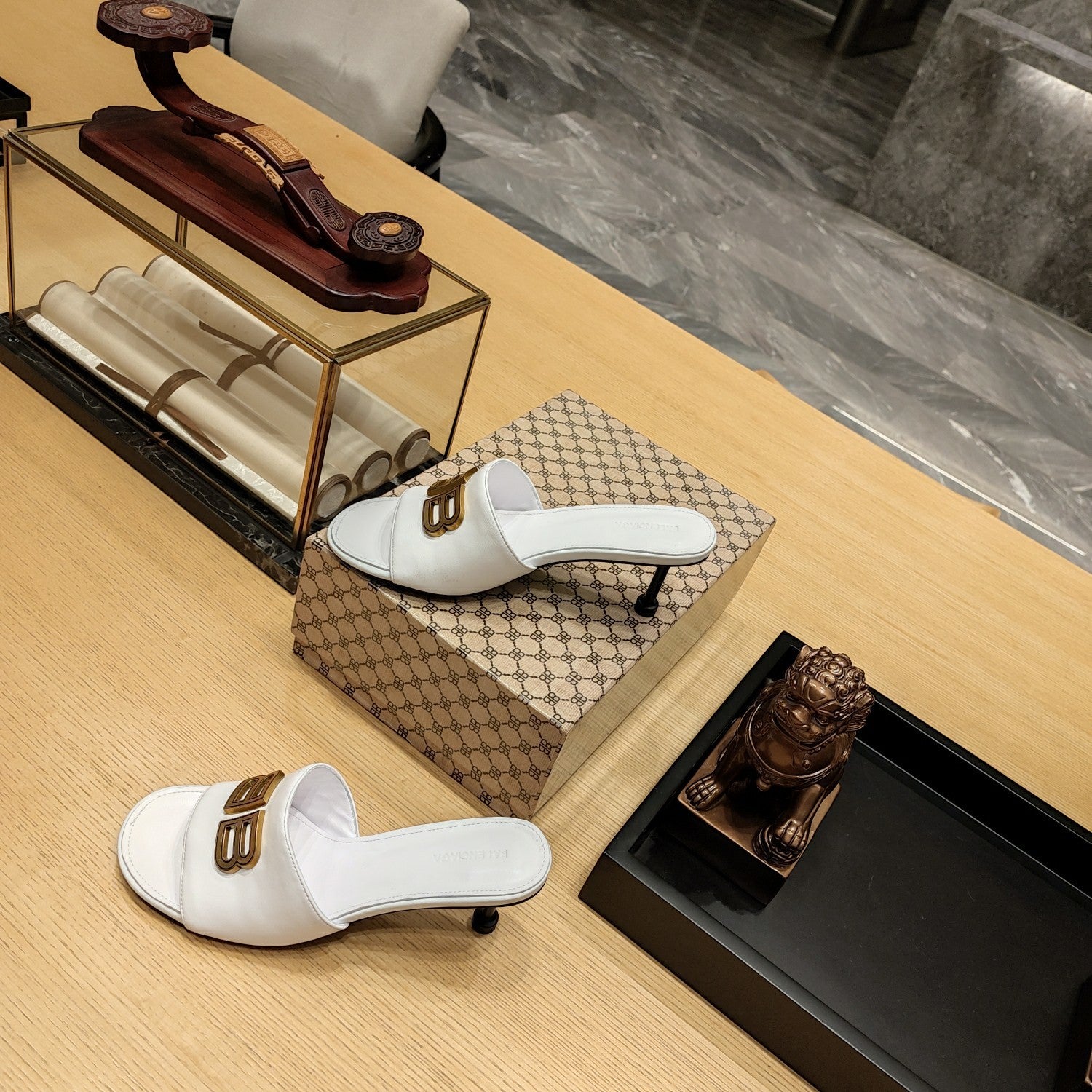 WHITE LOGO LOW HEEL MULE SANDALS