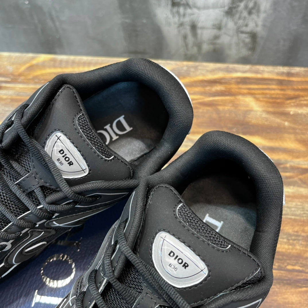 BLACK TECH PANEL RUNNER SNEAKERS