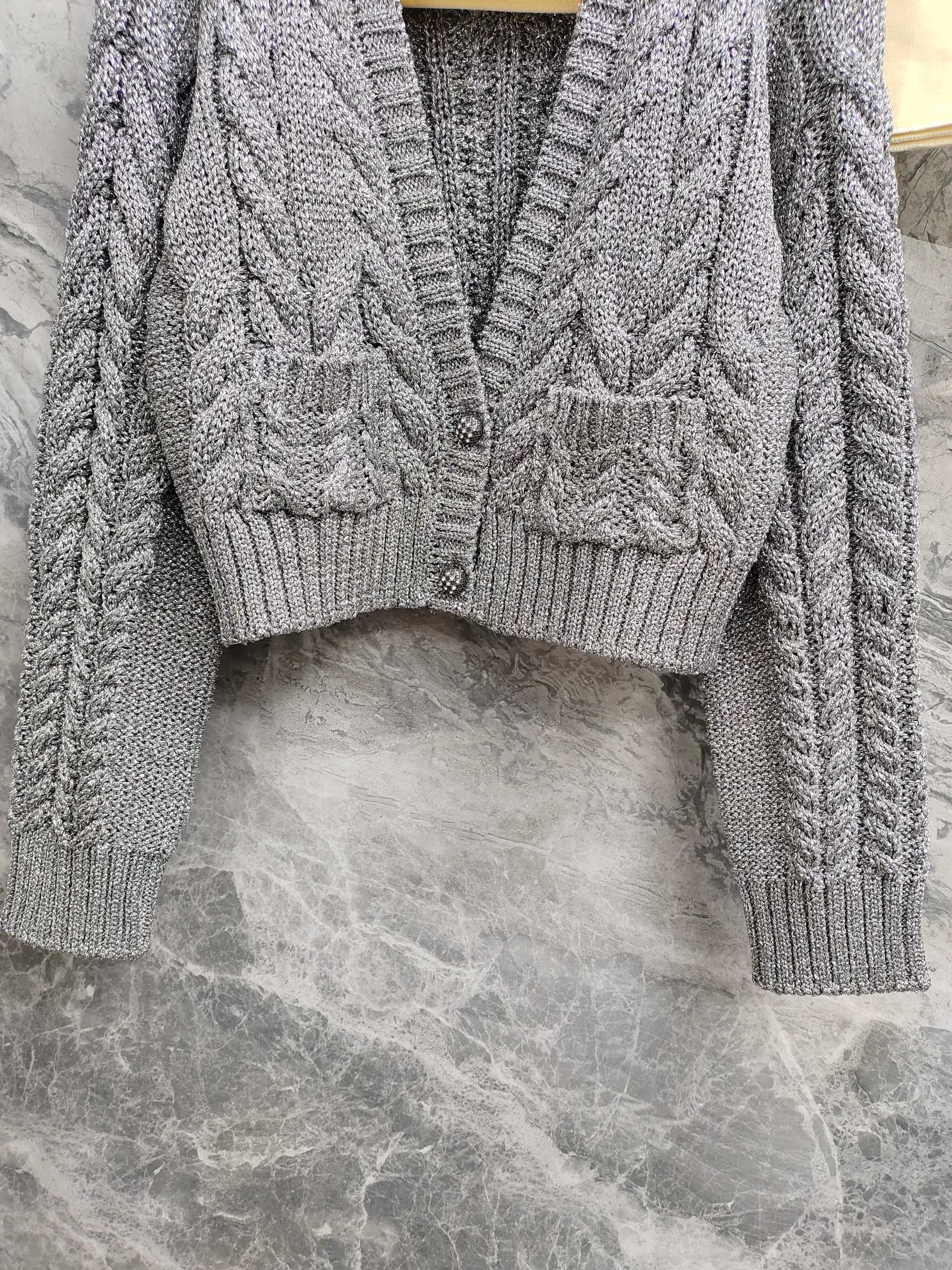 CROPPED CABLE KNIT CARDIGAN