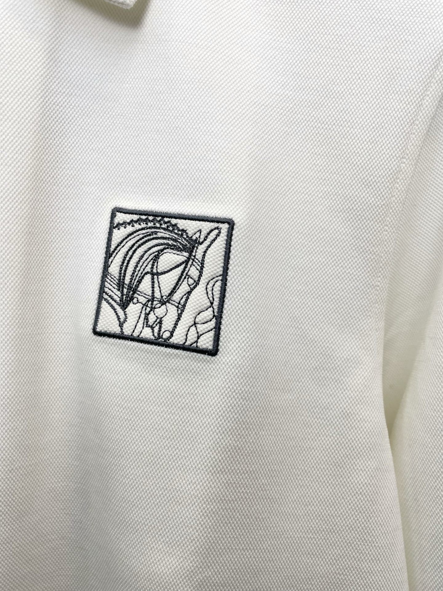 HALF ZIP COLLARED SWEATSHIRT WITH EMBROIDERED DETAIL