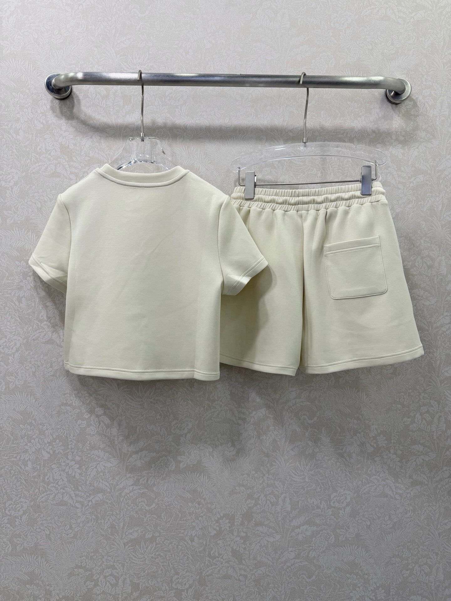 CREAM TWO-PIECE LOUNGE SET – T-SHIRT & SHORTS