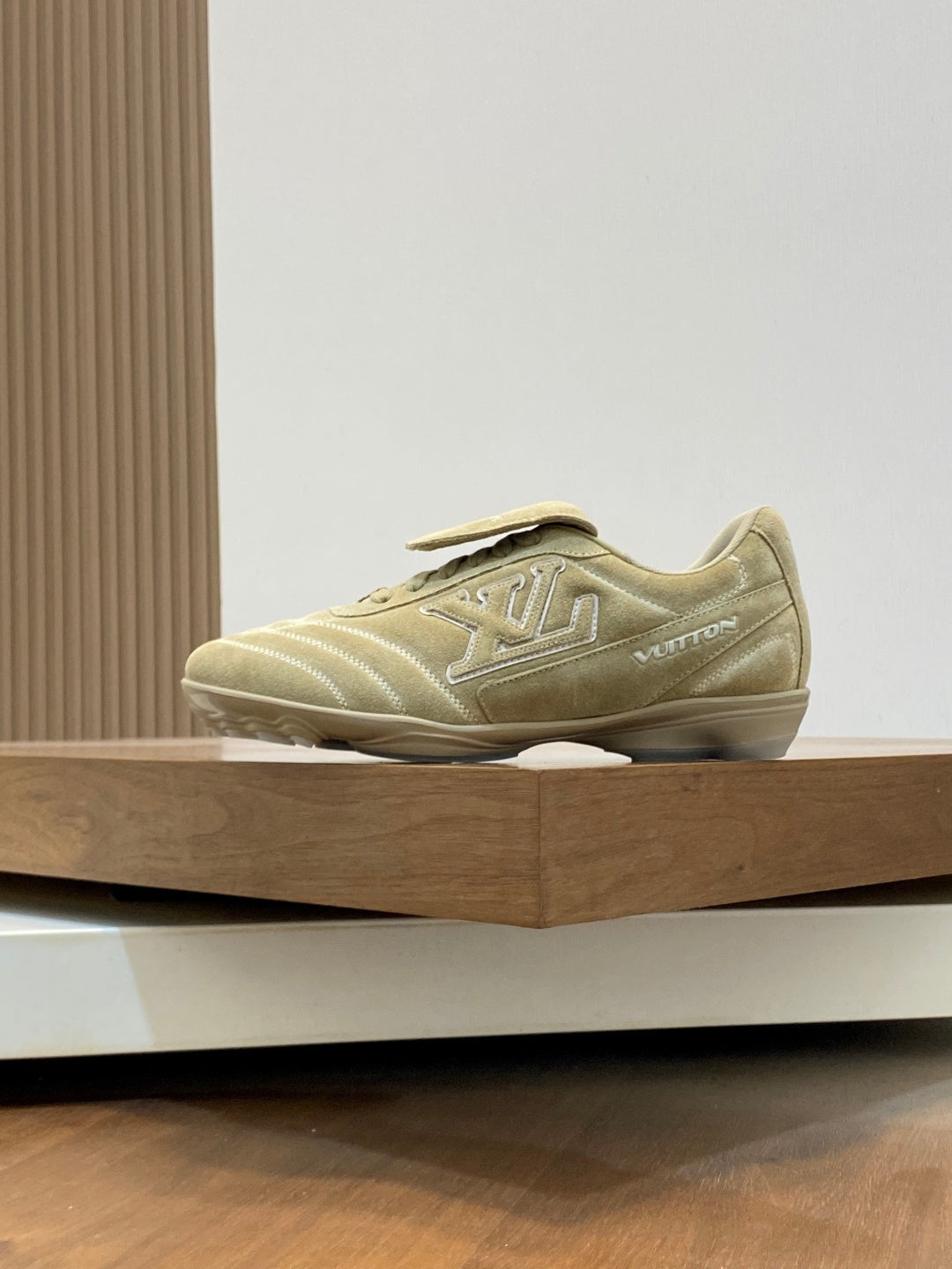 BEIGE SUEDE SNEAKERS