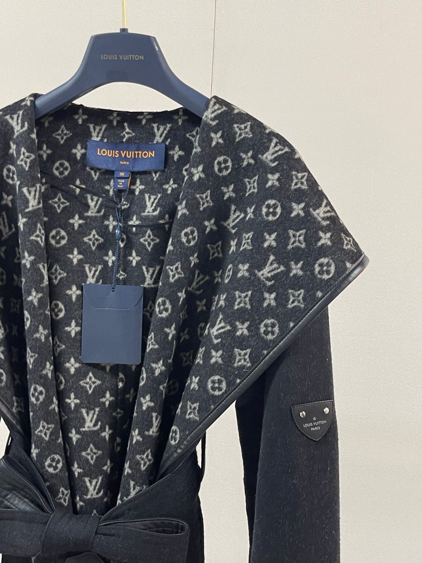 BELTED PATTERNED HOODED COAT