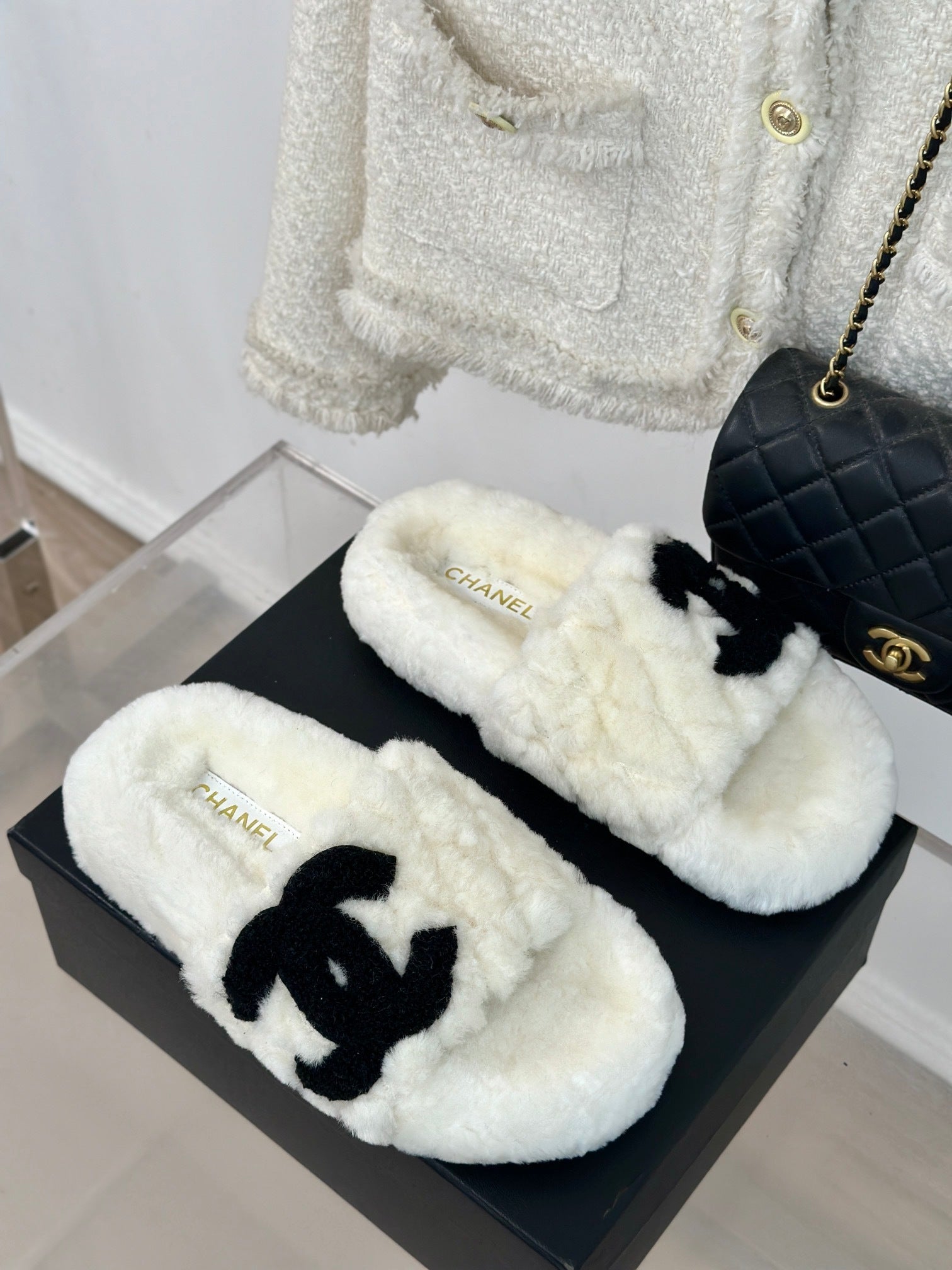 PLUSH FAUX FUR SLIDES – IVORY