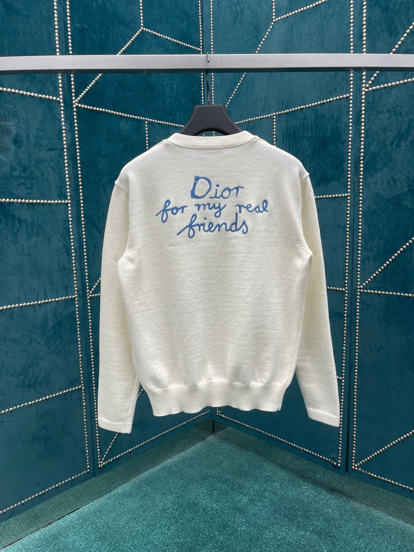 SCRIPT BACK PRINT KNIT SWEATER