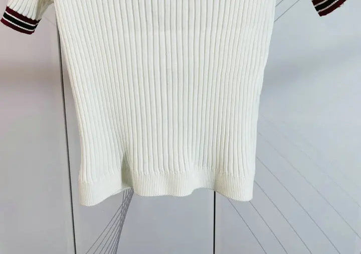 RIBBED LOGO CONTRAST POLO KNIT TOP