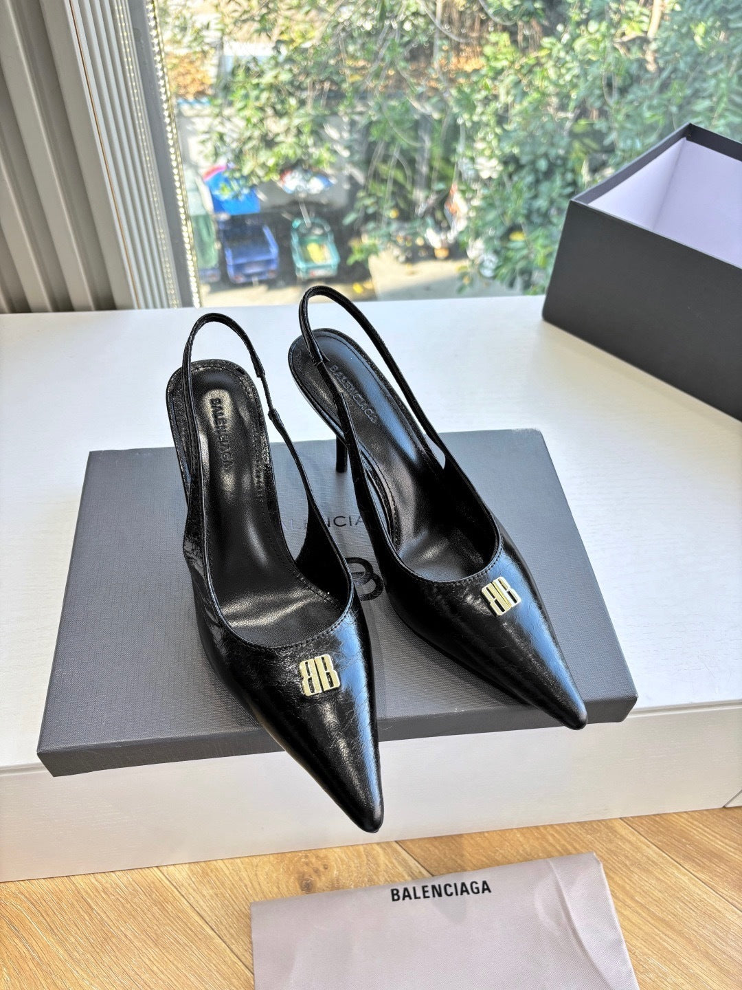 CLASSIC BLACK POINTED-TOE SLINGBACK STILETTO HEELS
