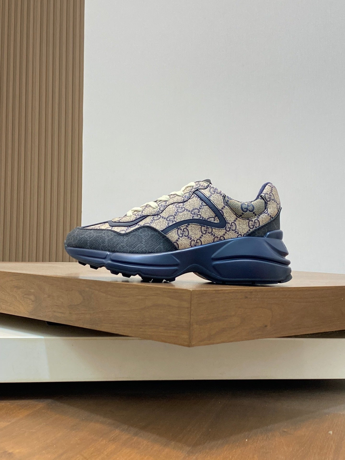 BEIGE PATTERNED LOW-TOP SNEAKERS