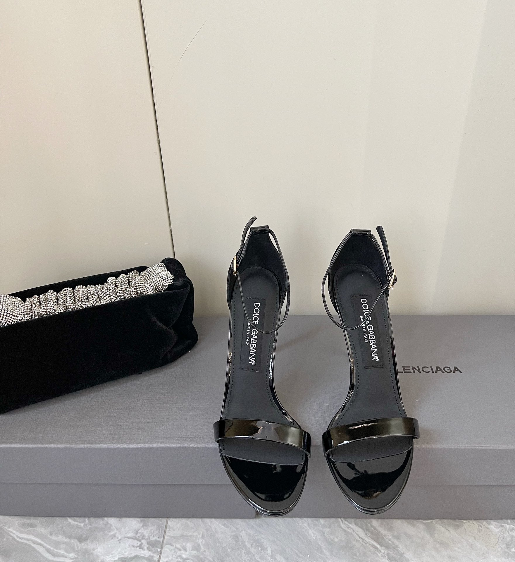 BLACK PATENT STRAPPY HEELS