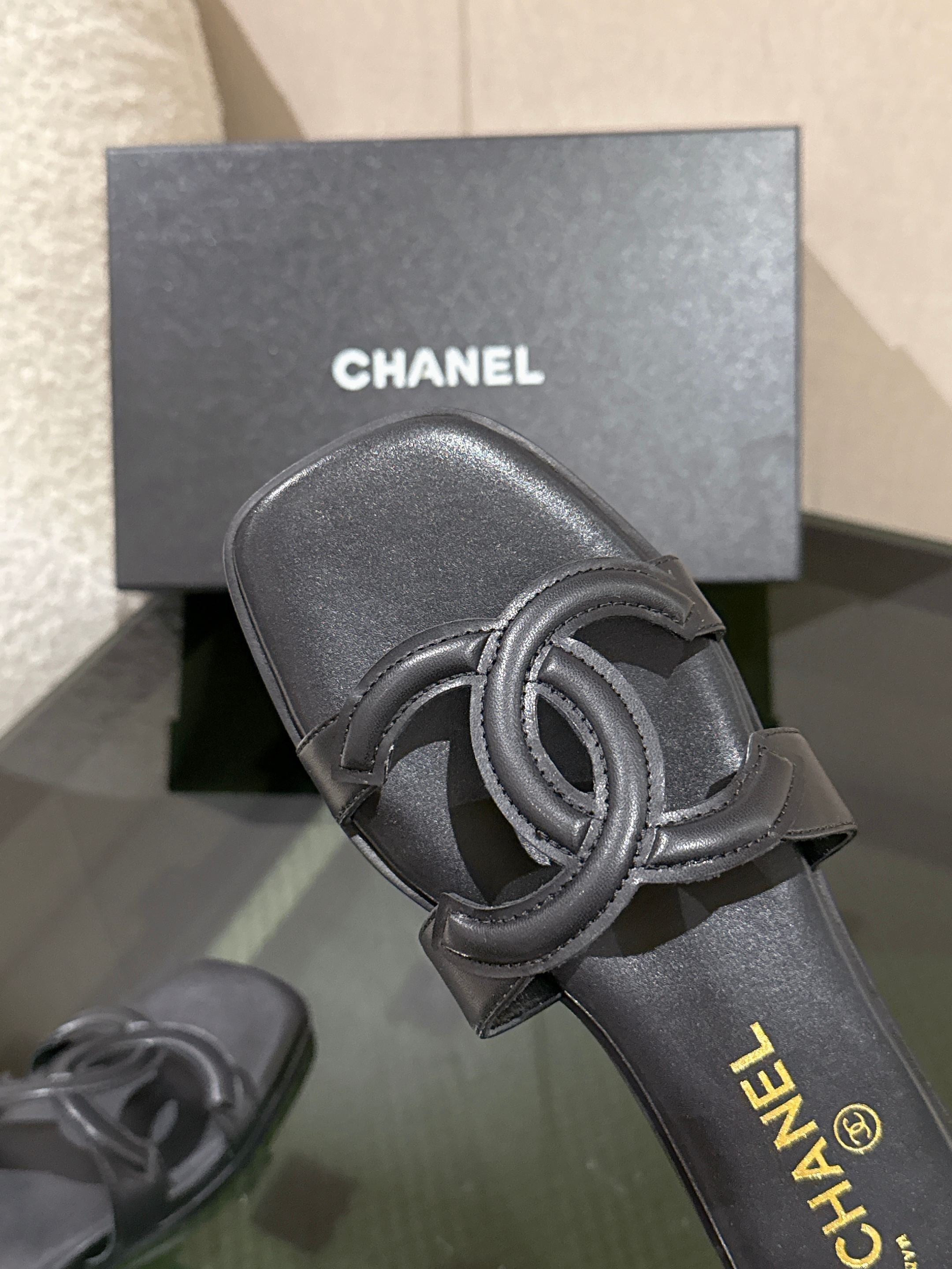 BLACK MINIMALIST SLIDE SANDALS