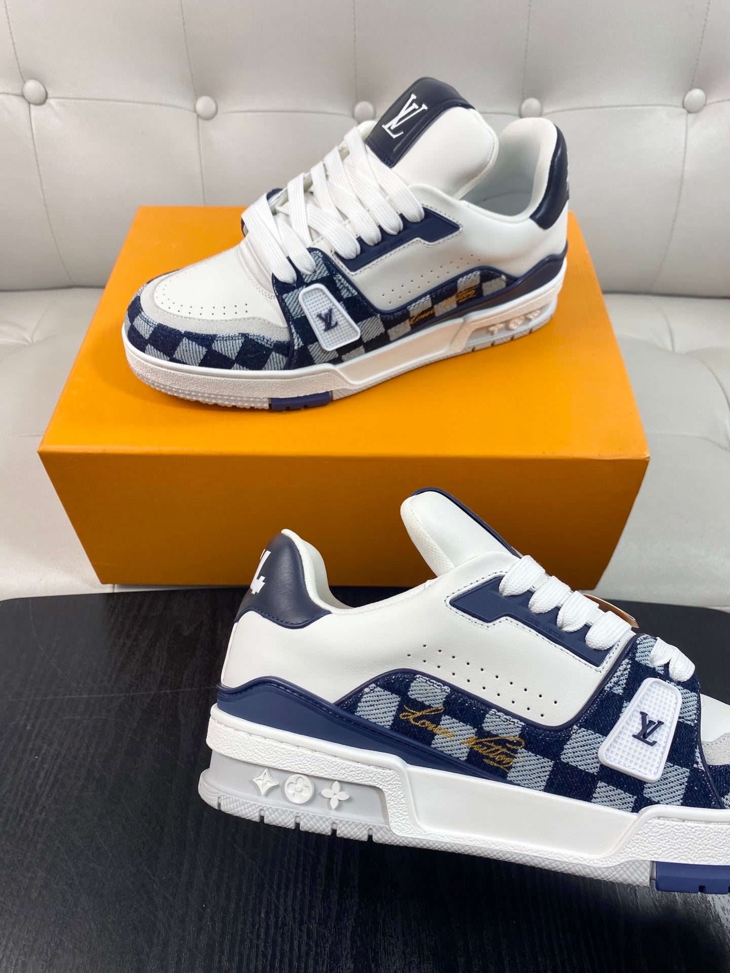 WHITE AND NAVY LOW-TOP SNEAKERS WITH CHECKED DETAILS
