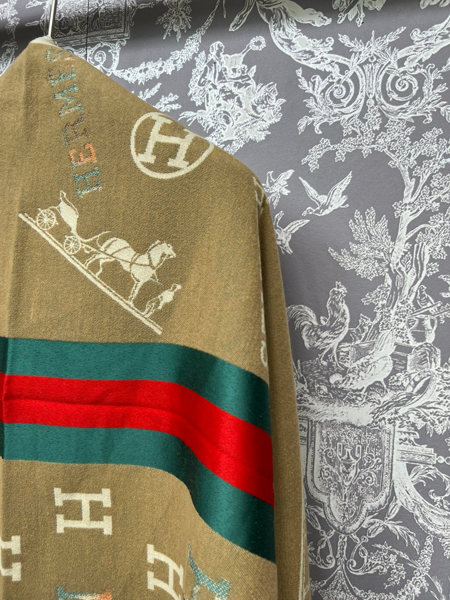 REVERSIBLE JACQUARD CASHMERE-BLEND SCARF WITH EQUESTRIAN MOTIFS