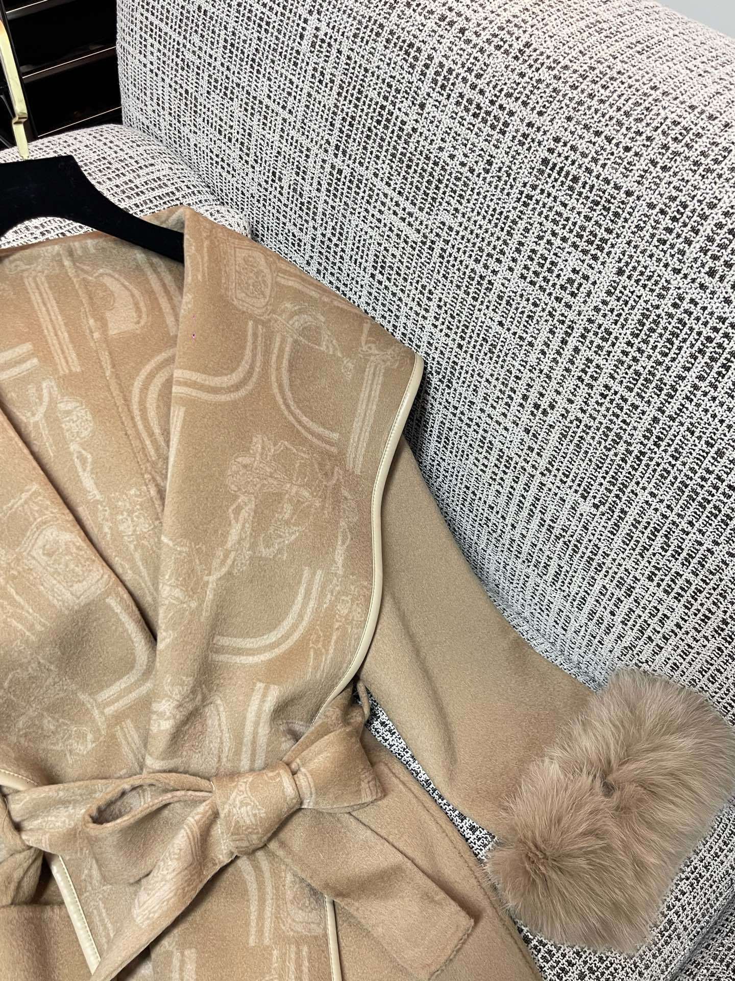 LUXURY CAMEL COAT WITH GRAPHIC SHAWL LAPELS & FUR CUFFS