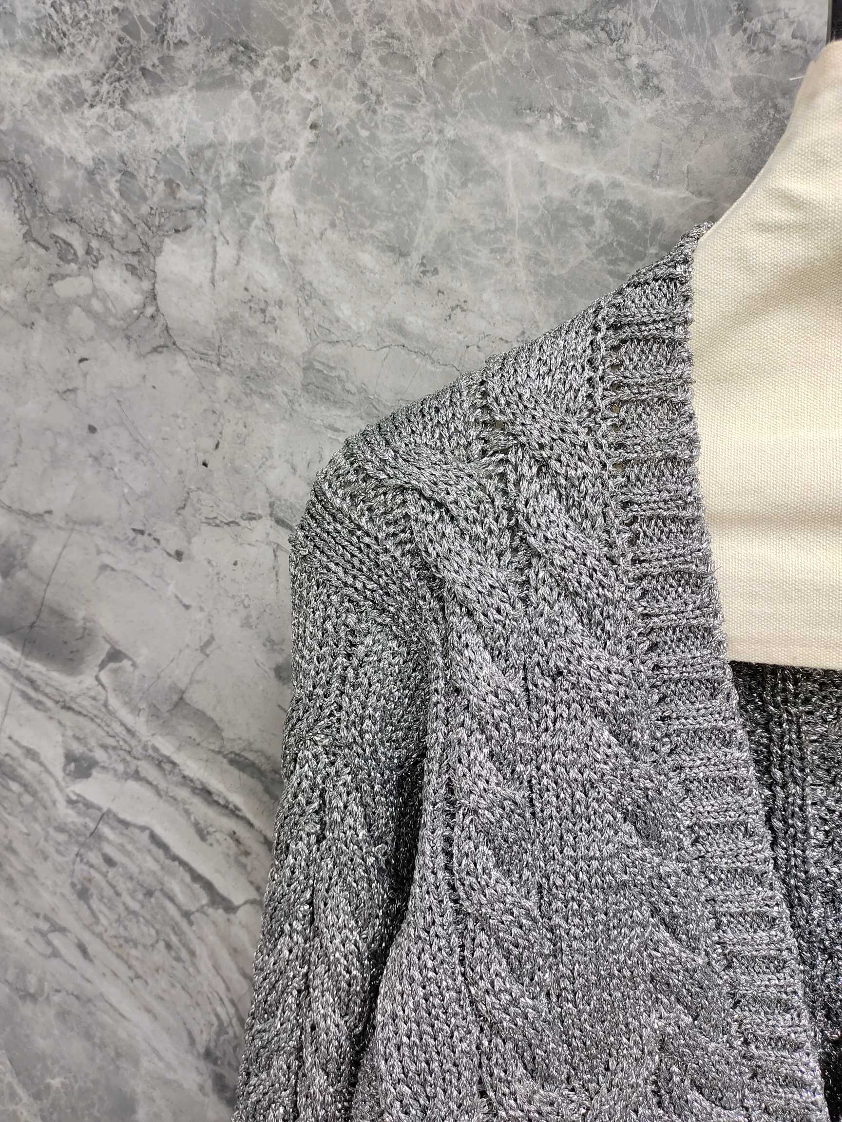 CROPPED CABLE KNIT CARDIGAN