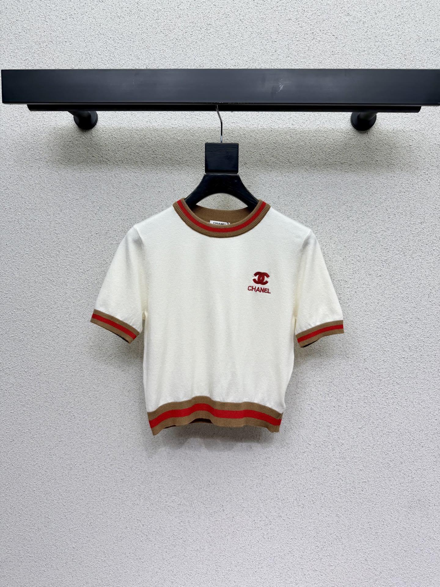 LOGO EMBROIDERED KNIT TOP & PLEATED SKIRT SET
