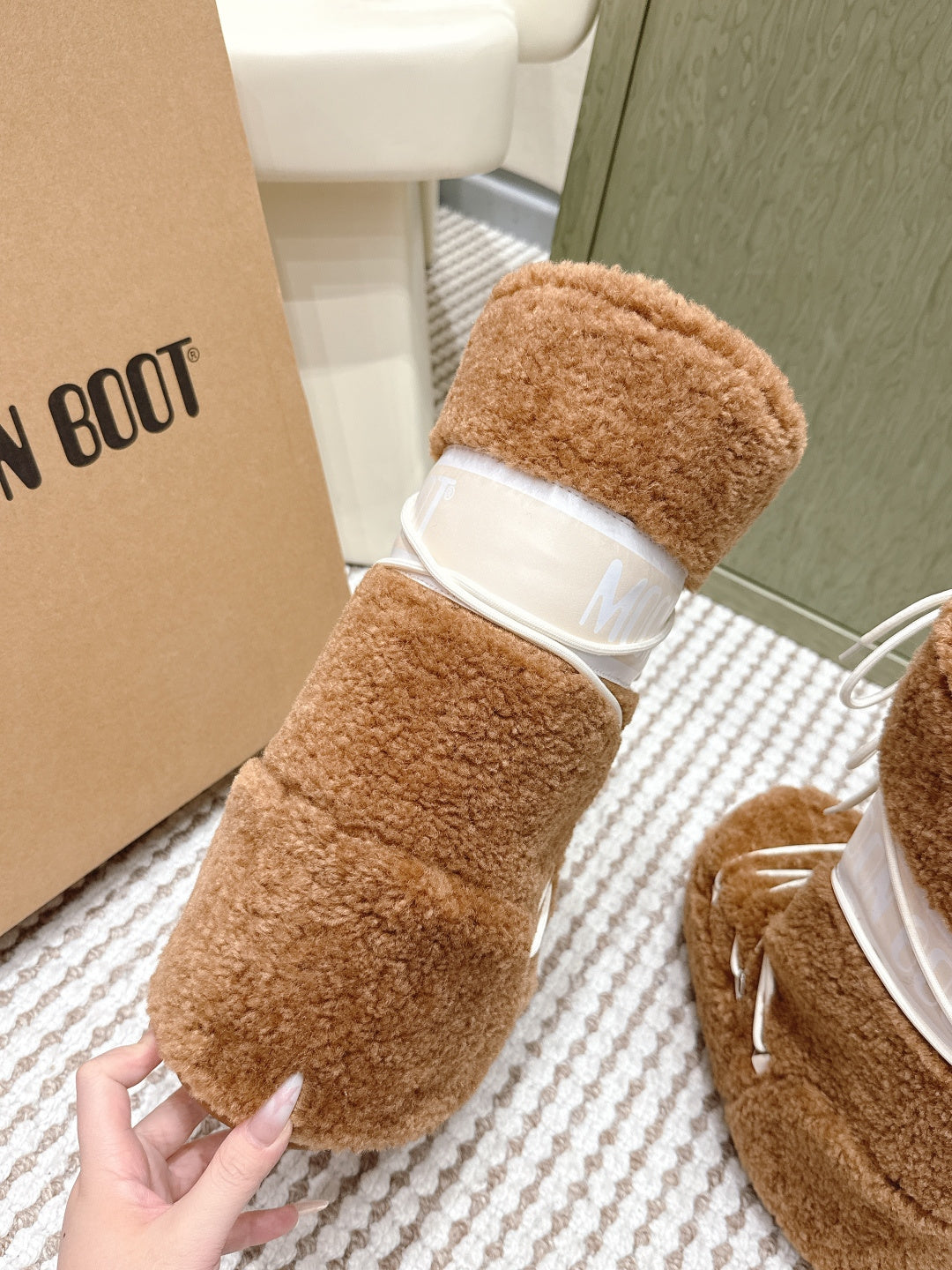 BROWN FAUX FUR LINED WINTER BOOTS