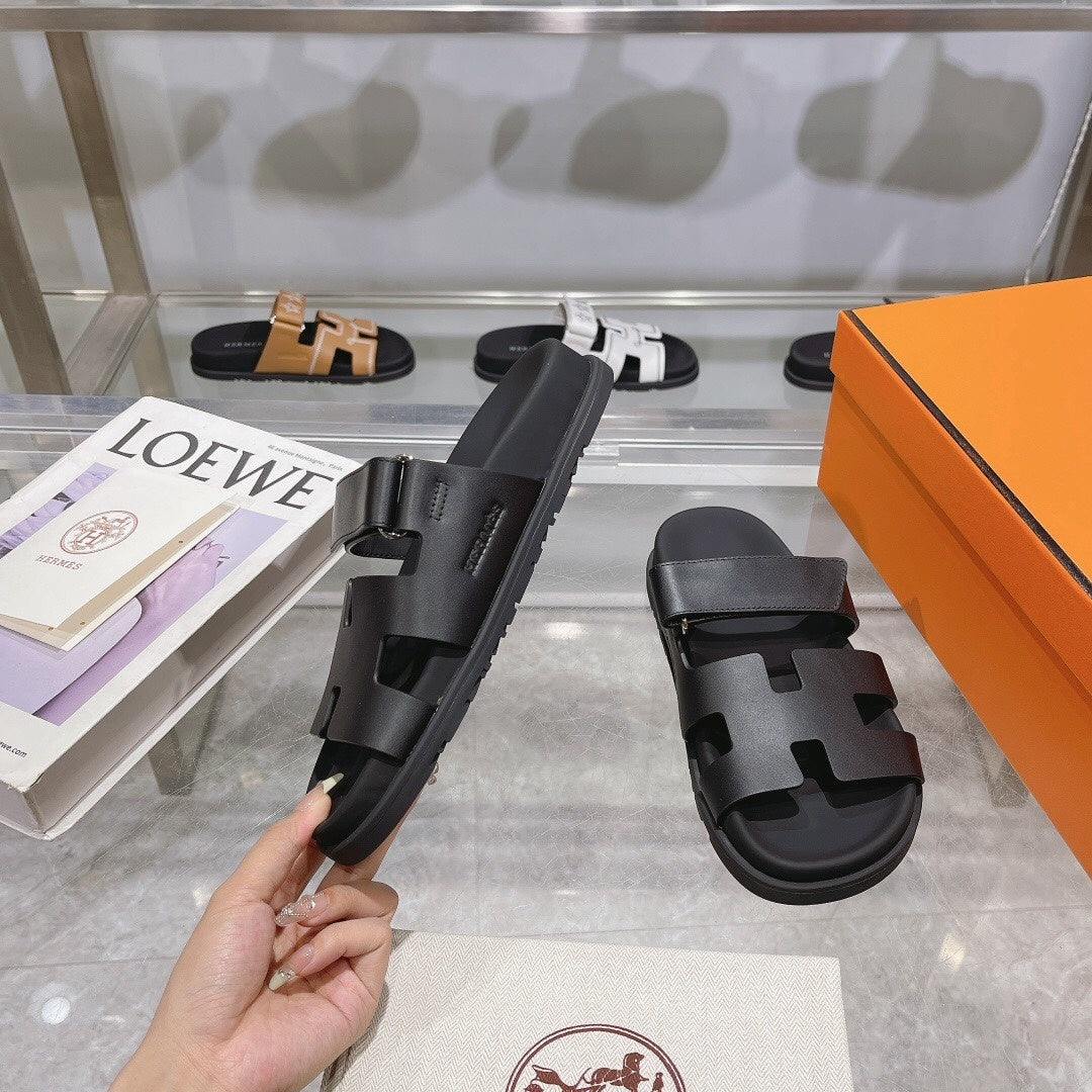 BLACK ADJUSTABLE STRAP SLIDE SANDALS