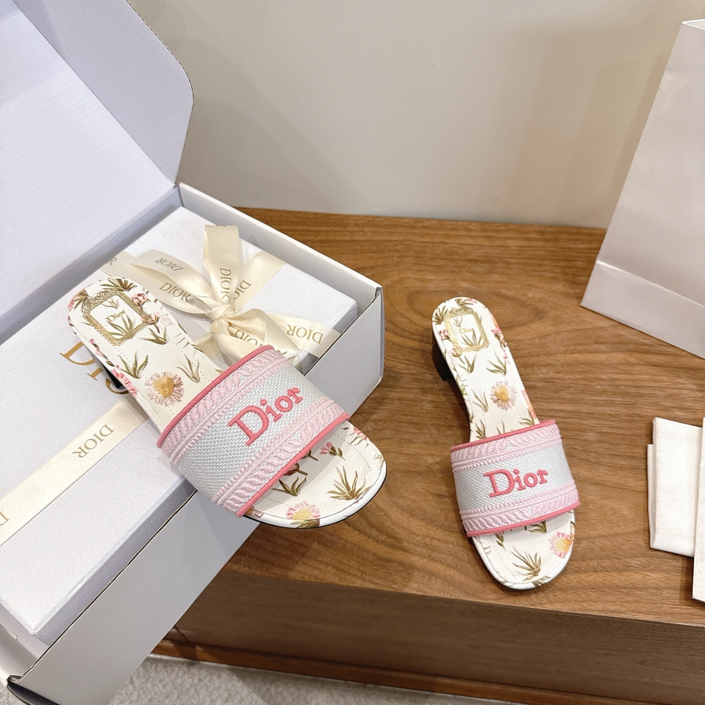 PINK FLORAL LOGO STRAP SLIDE SANDALS