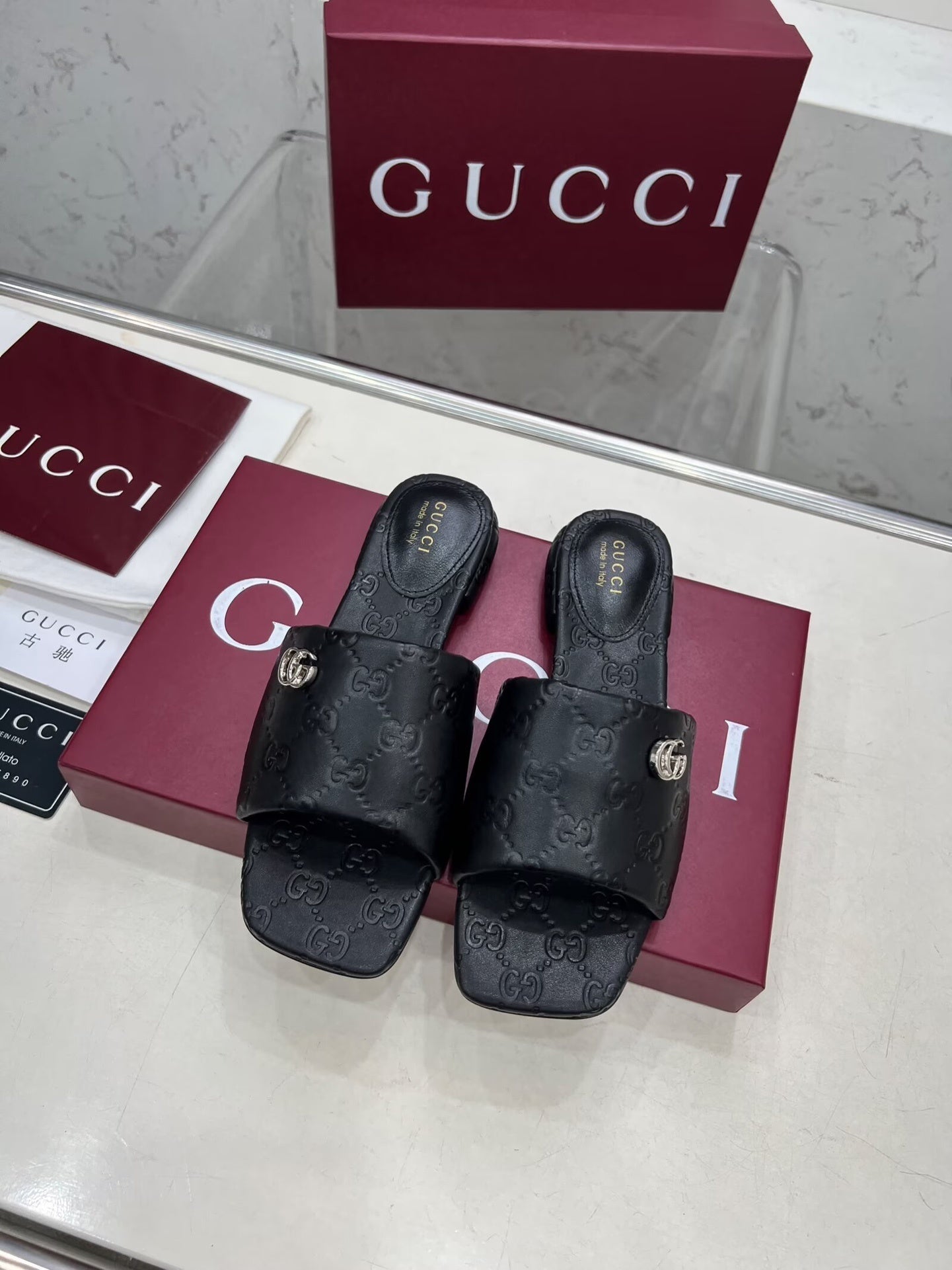 BLACK EMBOSSED LOGO SLIDE SANDALS WITH METAL DETAIL