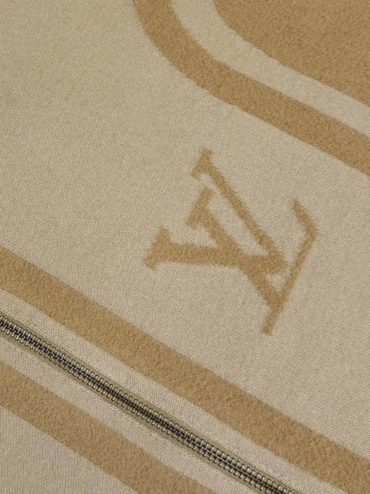 ZIP-UP KNIT JACKET WITH CONTRAST PANEL DESIGN