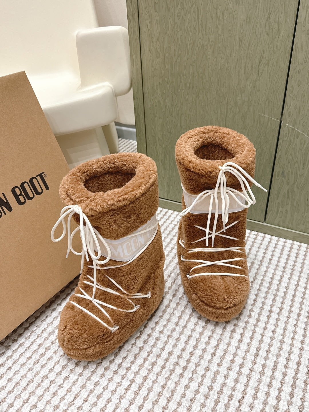 BROWN FAUX FUR LINED WINTER BOOTS