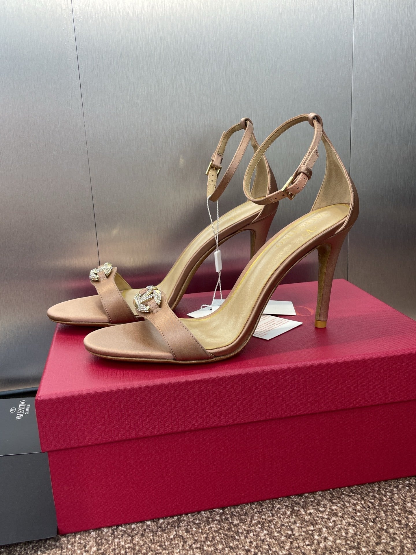 EMBELLISHED ANKLE-STRAP HIGH HEEL SANDALS – NUDE