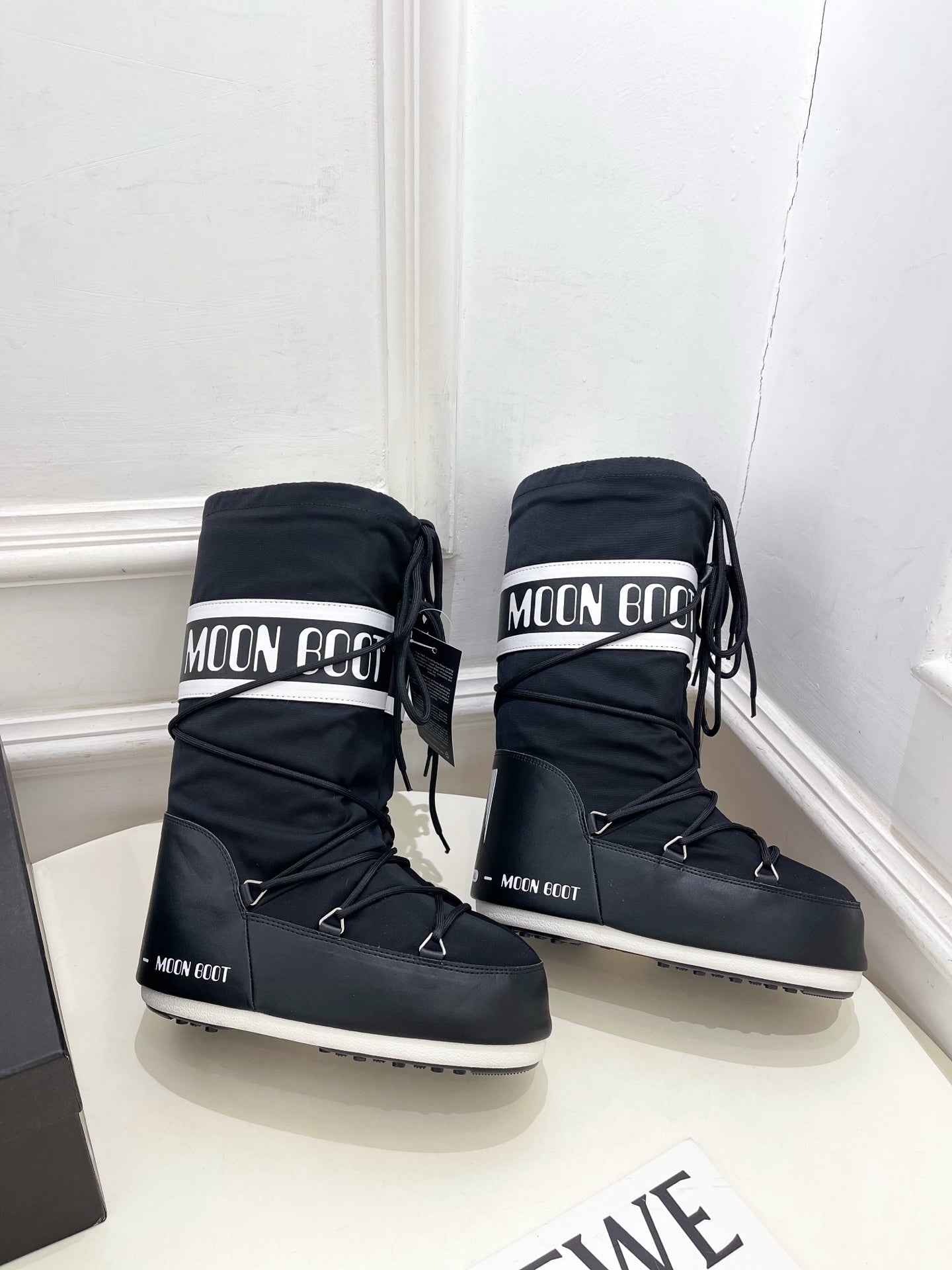 BLACK PADDED LACE-UP WINTER BOOTS