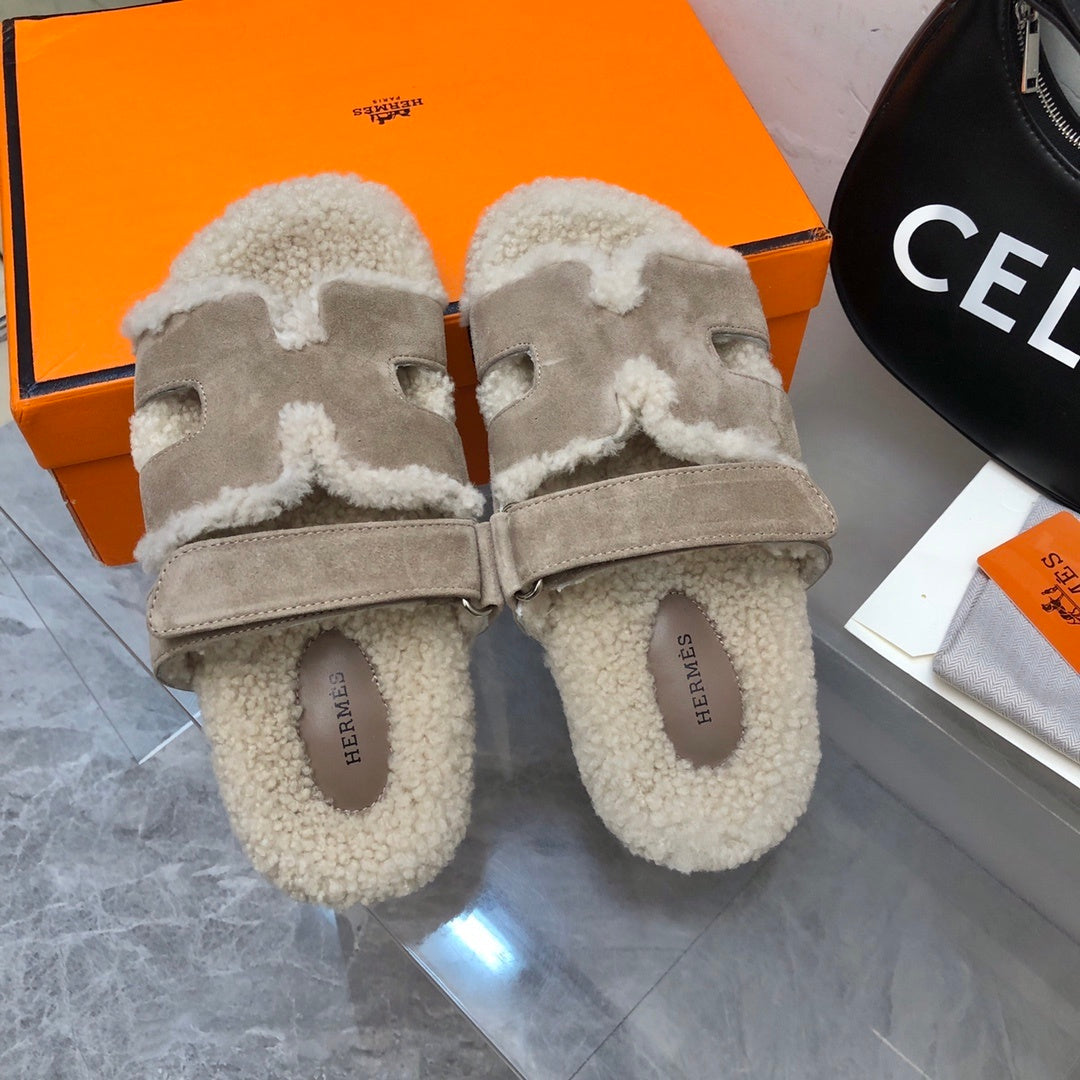 SHEARLING SLIDE SANDALS WITH TAUPE SUEDE STRAPS