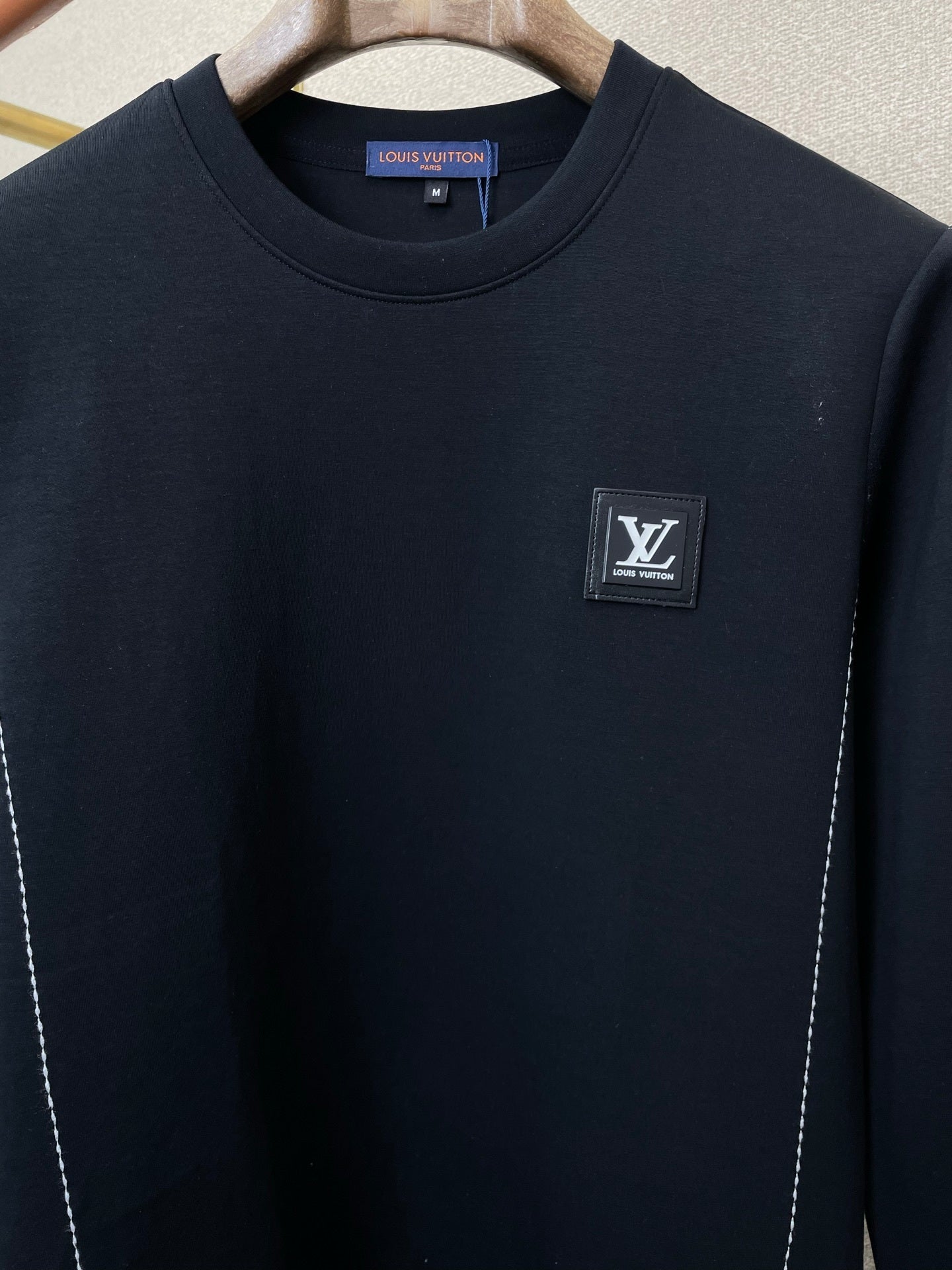 MINIMAL CREWNECK SWEATSHIRT WITH CONTRAST STITCHING
