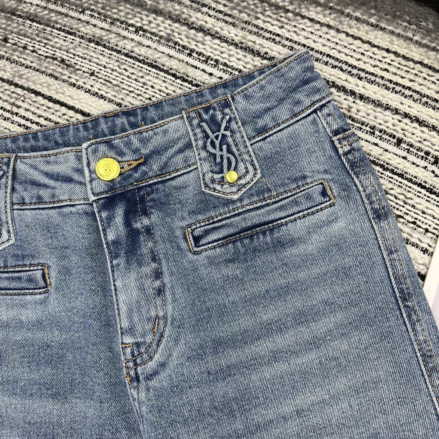 HIGH-RISE STRAIGHT LEG JEANS