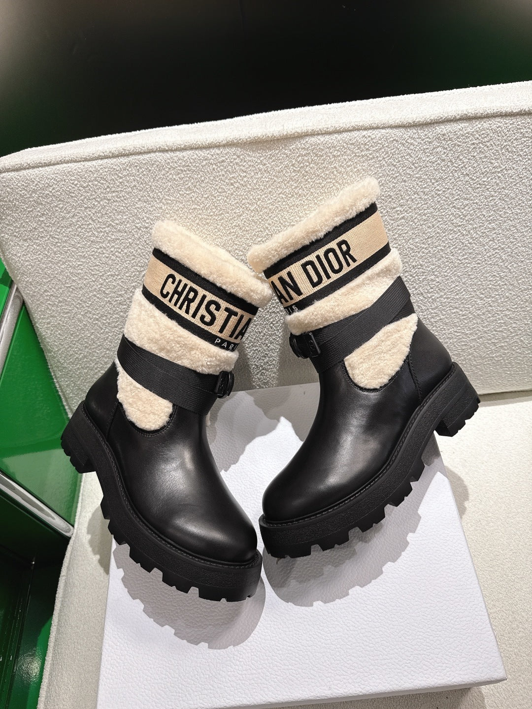 BLACK LEATHER BOOTS WITH SHEARLING COLLAR AND CHUNKY SOLE