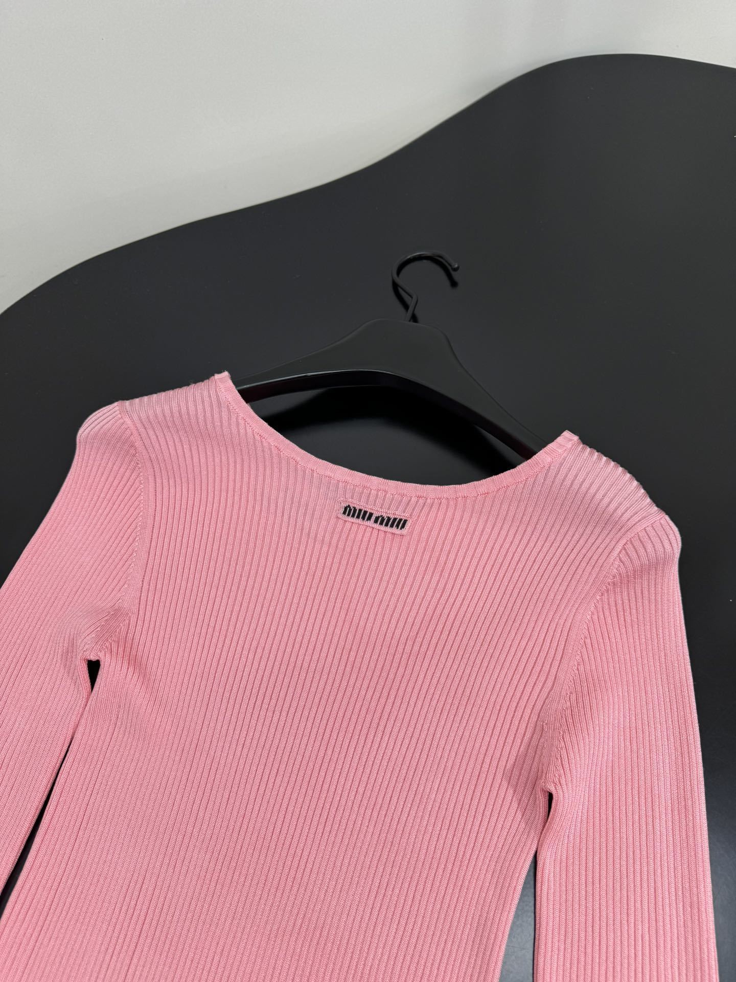 RIBBED LONG SLEEVE TOP