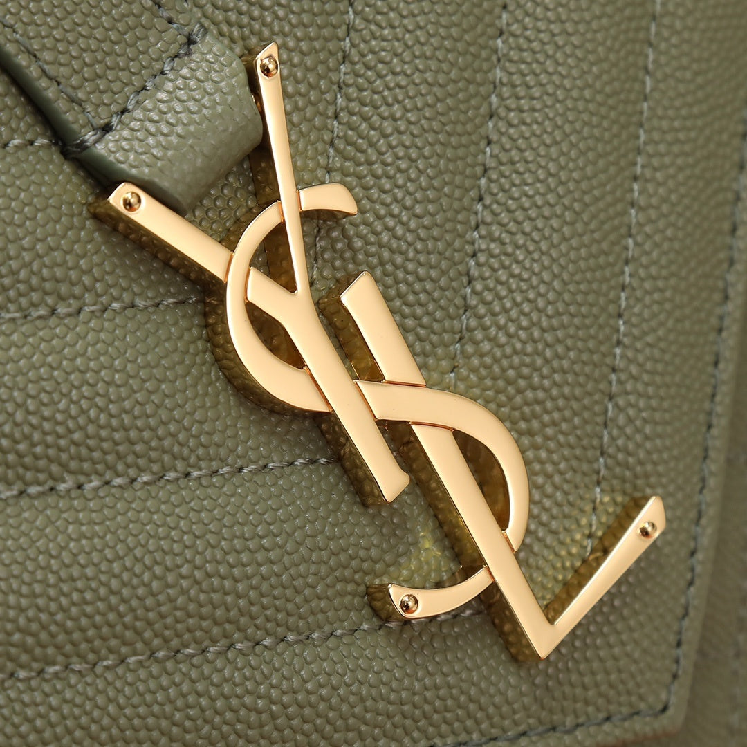 QUILTED ENVELOPE CHAIN SHOULDER BAG