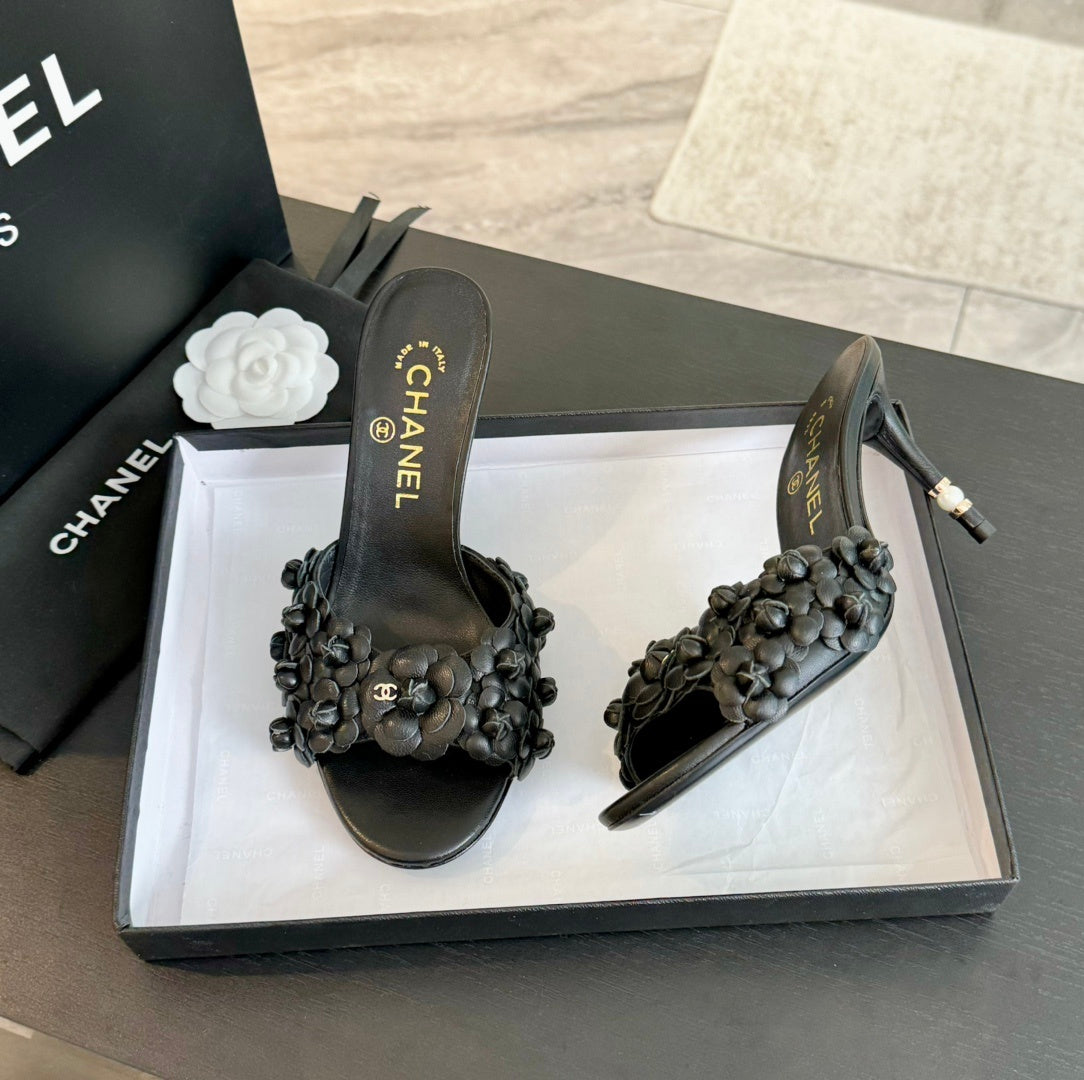FLORAL BLACK HEELS