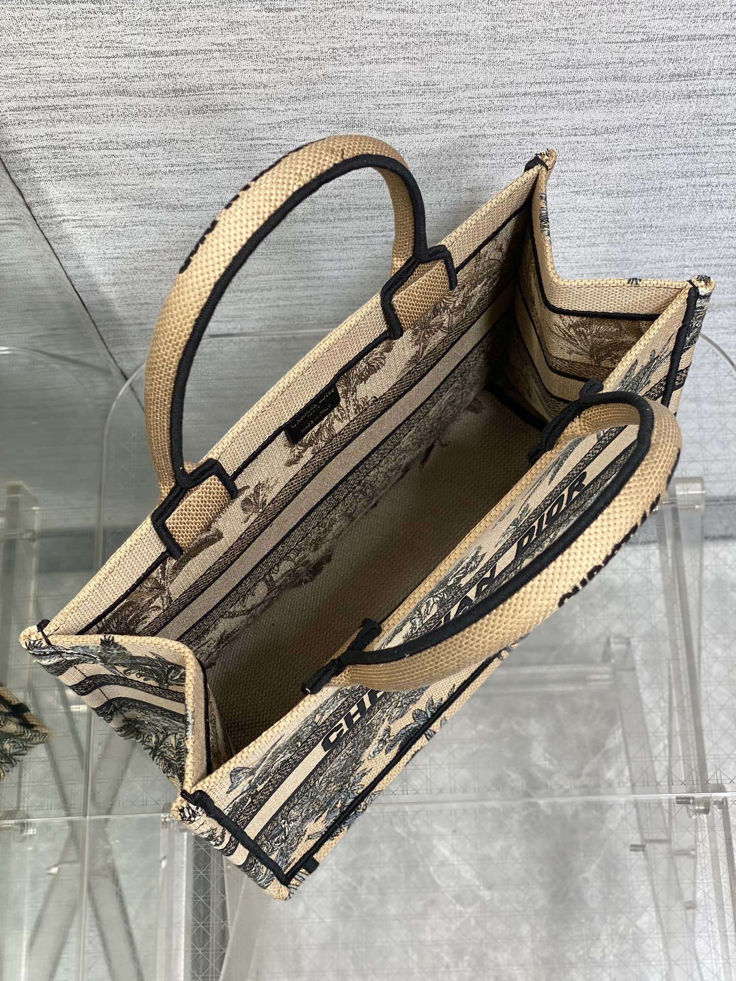 Tragetasche aus Canvas mit botanischem Muster