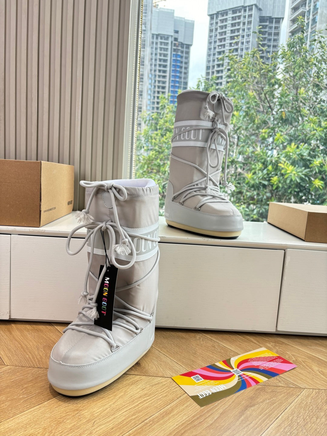 LIGHT GREY INSULATED WINTER BOOTS