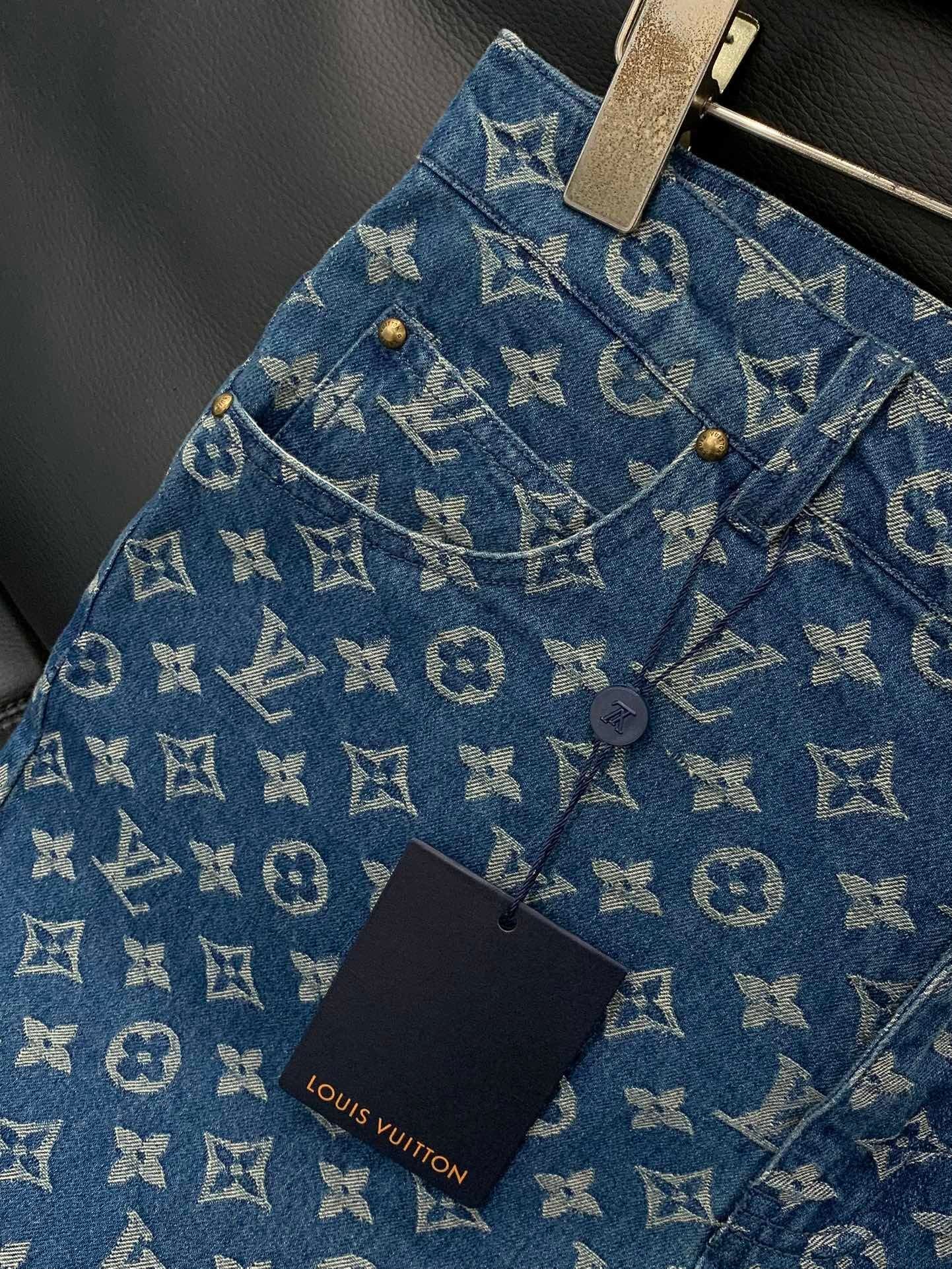 Jeansshorts mit Monogrammmuster