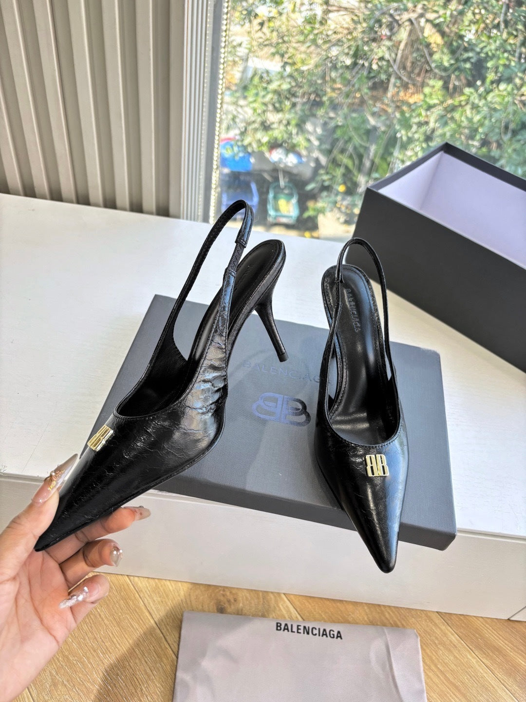 CLASSIC BLACK POINTED-TOE SLINGBACK STILETTO HEELS
