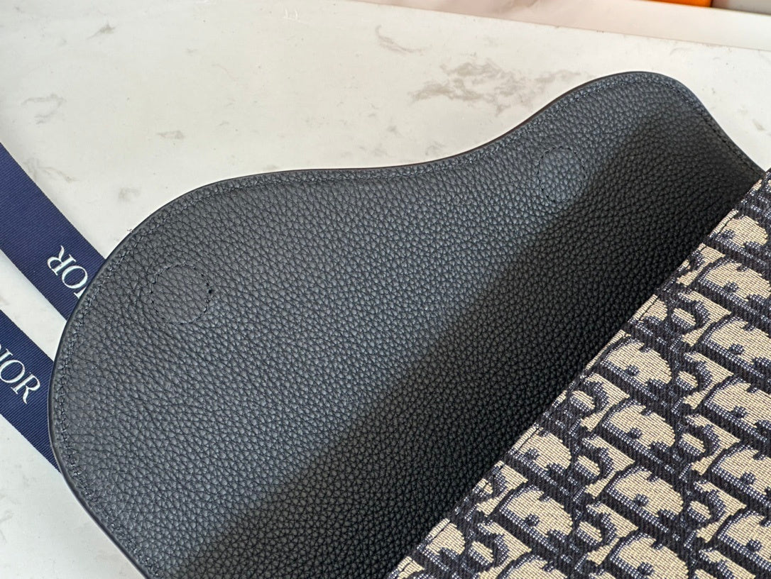 ELEGANT PATTERNED CANVAS SHOULDER BAG WITH LEATHER FLAP