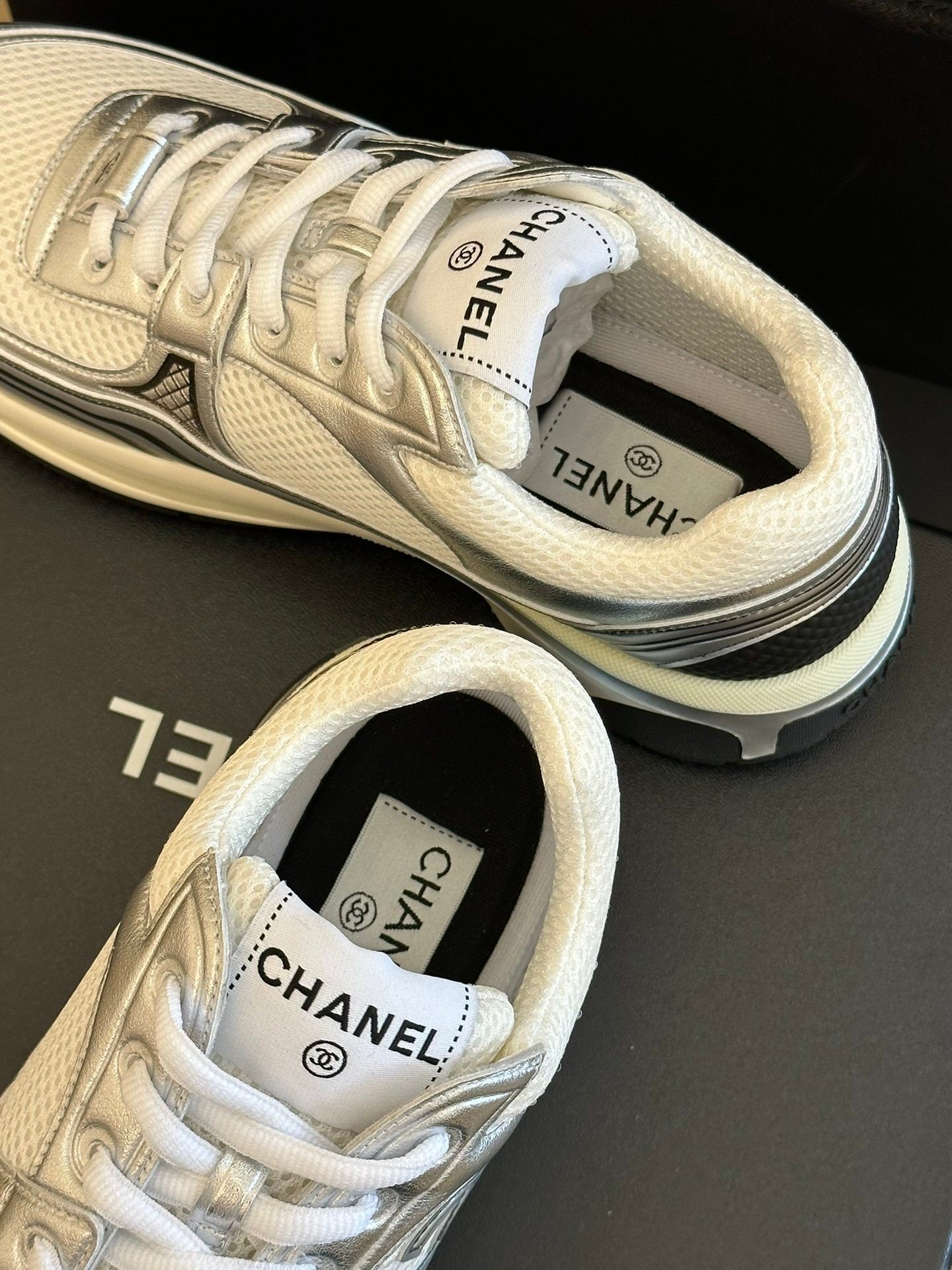 LOGO DETAIL CHUNKY RUNNER SNEAKERS