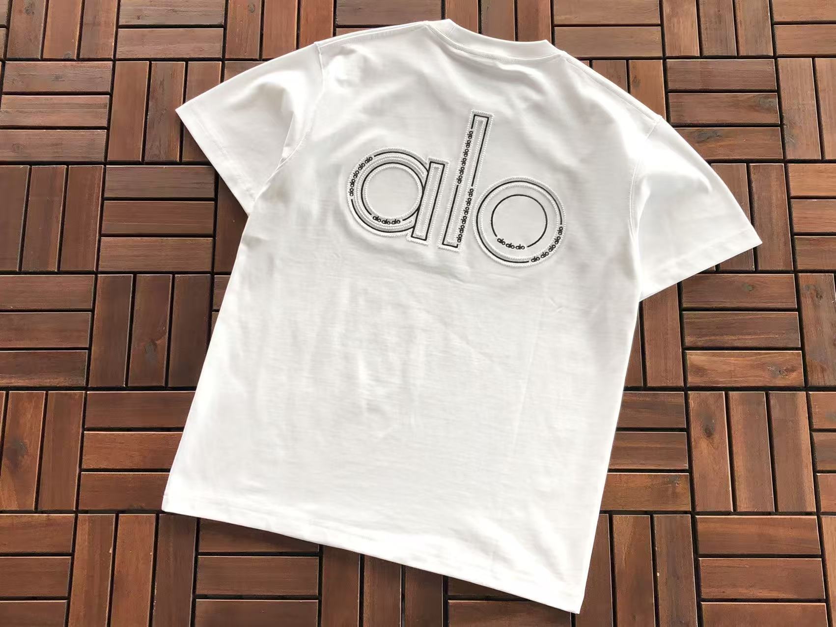 OVERSIZED GRAPHIC T-SHIRT